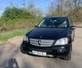 Черный Мерседес М-Класс, объемом двигателя 3.5 л и пробегом 255 тыс. км за 11000 $, фото 1 на Automoto.ua