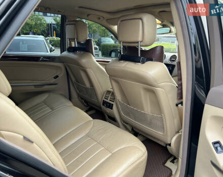 Черный Мерседес М-Класс, объемом двигателя 3.5 л и пробегом 282 тыс. км за 8777 $, фото 28 на Automoto.ua