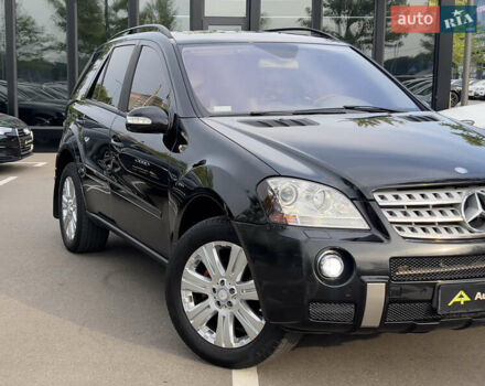 Черный Мерседес М-Класс, объемом двигателя 3.5 л и пробегом 282 тыс. км за 8777 $, фото 1 на Automoto.ua