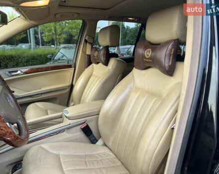 Черный Мерседес М-Класс, объемом двигателя 3.5 л и пробегом 282 тыс. км за 8777 $, фото 16 на Automoto.ua