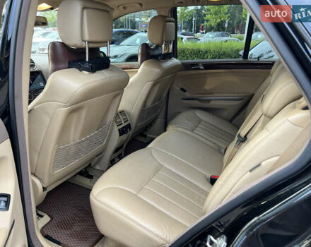 Черный Мерседес М-Класс, объемом двигателя 3.5 л и пробегом 282 тыс. км за 8777 $, фото 12 на Automoto.ua