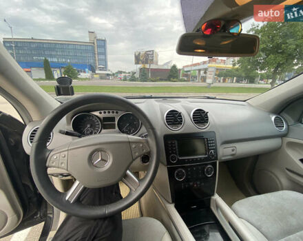 Черный Мерседес М-Класс, объемом двигателя 2.99 л и пробегом 337 тыс. км за 11500 $, фото 9 на Automoto.ua