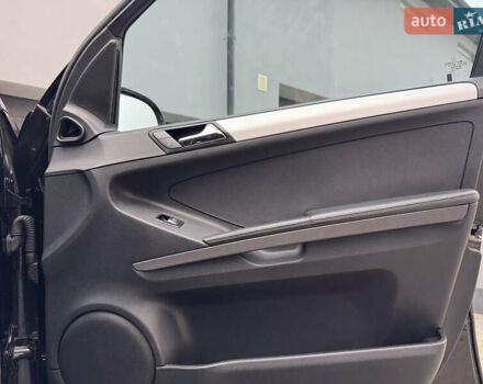 Черный Мерседес М-Класс, объемом двигателя 3 л и пробегом 386 тыс. км за 10999 $, фото 31 на Automoto.ua