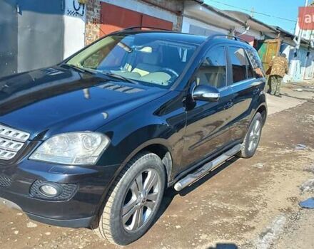 Черный Мерседес М-Класс, объемом двигателя 3 л и пробегом 362 тыс. км за 9000 $, фото 5 на Automoto.ua