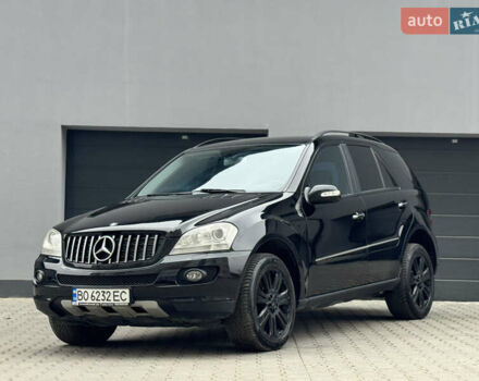 Черный Мерседес М-Класс, объемом двигателя 3 л и пробегом 386 тыс. км за 10999 $, фото 2 на Automoto.ua