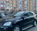 Черный Мерседес М-Класс, объемом двигателя 3.5 л и пробегом 220 тыс. км за 8000 $, фото 6 на Automoto.ua