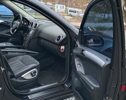 Черный Мерседес М-Класс, объемом двигателя 3.5 л и пробегом 176 тыс. км за 9000 $, фото 5 на Automoto.ua