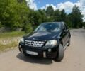 Черный Мерседес М-Класс, объемом двигателя 3.5 л и пробегом 297 тыс. км за 8000 $, фото 1 на Automoto.ua