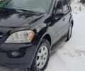 Мерседес М-Класс 2006 в Буковеле на Automoto.ua Черный Мерседес М-Класс, объемом двигателя 3 л и пробегом 290 тыс. км за 11500 $, фото 5 на Automoto.ua