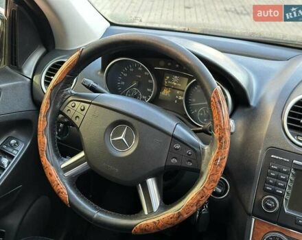 Черный Мерседес М-Класс, объемом двигателя 3.5 л и пробегом 214 тыс. км за 10940 $, фото 21 на Automoto.ua