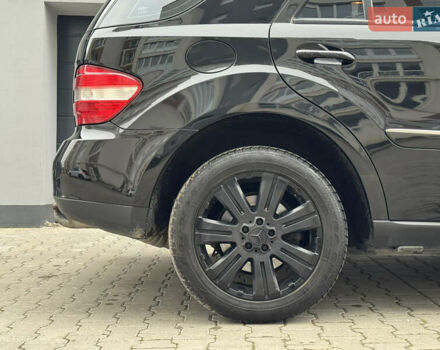 Черный Мерседес М-Класс, объемом двигателя 3 л и пробегом 386 тыс. км за 10999 $, фото 7 на Automoto.ua