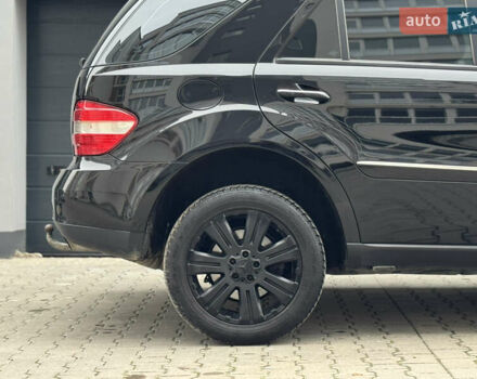 Черный Мерседес М-Класс, объемом двигателя 3 л и пробегом 386 тыс. км за 10999 $, фото 9 на Automoto.ua