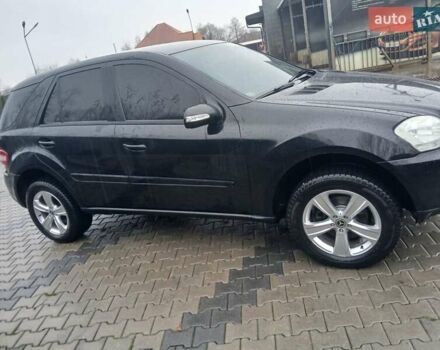 Черный Мерседес М-Класс, объемом двигателя 3 л и пробегом 350 тыс. км за 11400 $, фото 3 на Automoto.ua