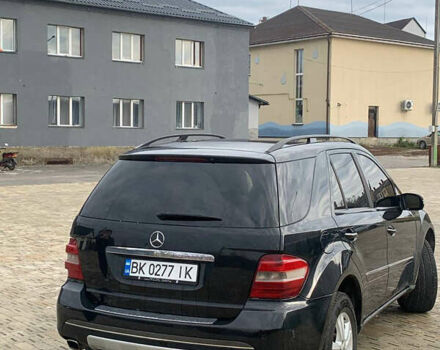 Чорний Мерседес М-Клас, об'ємом двигуна 2.99 л та пробігом 367 тис. км за 10000 $, фото 4 на Automoto.ua