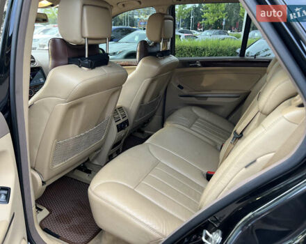 Черный Мерседес М-Класс, объемом двигателя 3.5 л и пробегом 282 тыс. км за 8777 $, фото 13 на Automoto.ua