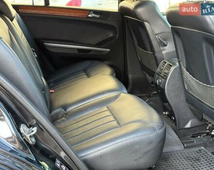 Черный Мерседес М-Класс, объемом двигателя 3.5 л и пробегом 214 тыс. км за 10940 $, фото 17 на Automoto.ua