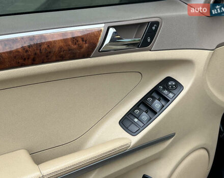 Черный Мерседес М-Класс, объемом двигателя 3.5 л и пробегом 282 тыс. км за 8777 $, фото 6 на Automoto.ua