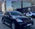 Черный Мерседес М-Класс, объемом двигателя 3.5 л и пробегом 220 тыс. км за 8000 $, фото 1 на Automoto.ua
