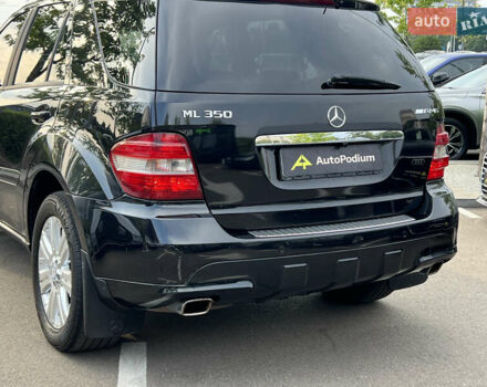 Черный Мерседес М-Класс, объемом двигателя 3.5 л и пробегом 282 тыс. км за 8777 $, фото 4 на Automoto.ua