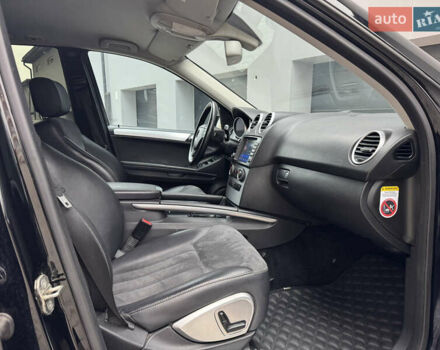 Черный Мерседес М-Класс, объемом двигателя 3 л и пробегом 386 тыс. км за 10999 $, фото 40 на Automoto.ua