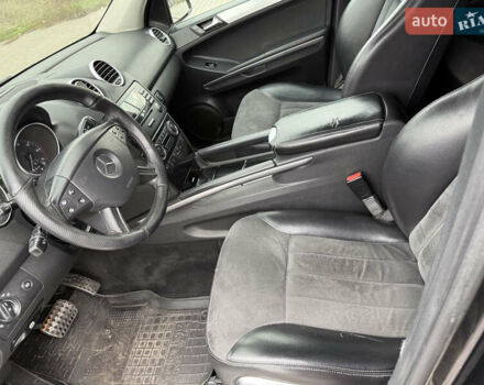 Черный Мерседес М-Класс, объемом двигателя 3.5 л и пробегом 250 тыс. км за 7900 $, фото 8 на Automoto.ua