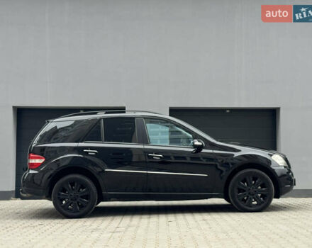 Черный Мерседес М-Класс, объемом двигателя 3 л и пробегом 386 тыс. км за 10999 $, фото 6 на Automoto.ua