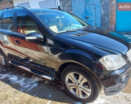 Черный Мерседес М-Класс, объемом двигателя 3 л и пробегом 362 тыс. км за 9000 $, фото 1 на Automoto.ua