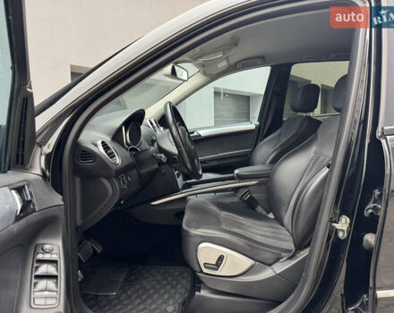 Черный Мерседес М-Класс, объемом двигателя 3 л и пробегом 386 тыс. км за 10999 $, фото 25 на Automoto.ua