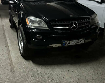 Черный Мерседес М-Класс, объемом двигателя 4.97 л и пробегом 335 тыс. км за 10500 $, фото 10 на Automoto.ua