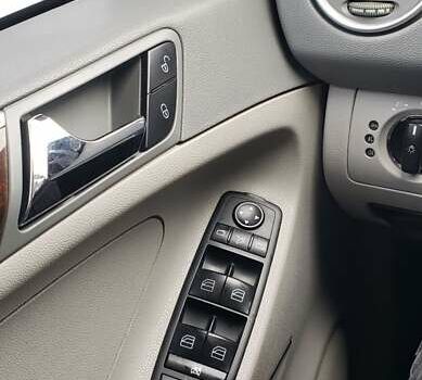 Мерседес М-Класс 2006 в Буковеле на Automoto.ua Черный Мерседес М-Класс, объемом двигателя 3 л и пробегом 290 тыс. км за 11500 $, фото 18 на Automoto.ua