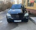 Черный Мерседес М-Класс, объемом двигателя 3.5 л и пробегом 297 тыс. км за 8700 $, фото 1 на Automoto.ua