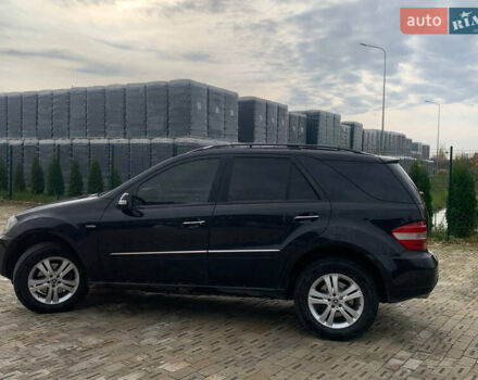 Чорний Мерседес М-Клас, об'ємом двигуна 2.99 л та пробігом 367 тис. км за 10000 $, фото 3 на Automoto.ua