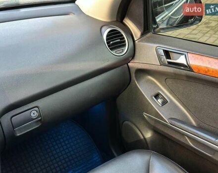 Черный Мерседес М-Класс, объемом двигателя 3.5 л и пробегом 214 тыс. км за 10940 $, фото 20 на Automoto.ua