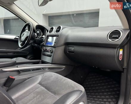 Черный Мерседес М-Класс, объемом двигателя 3 л и пробегом 386 тыс. км за 10999 $, фото 32 на Automoto.ua