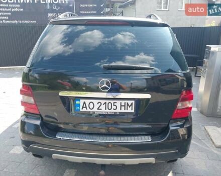 Черный Мерседес М-Класс, объемом двигателя 3 л и пробегом 317 тыс. км за 10000 $, фото 3 на Automoto.ua