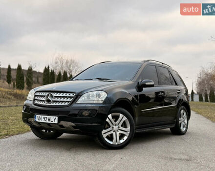 Черный Мерседес М-Класс, объемом двигателя 3 л и пробегом 275 тыс. км за 7900 $, фото 12 на Automoto.ua