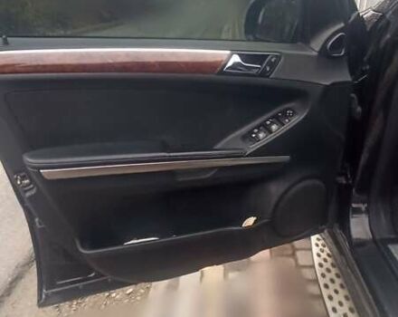 Черный Мерседес М-Класс, объемом двигателя 2.99 л и пробегом 324 тыс. км за 12000 $, фото 13 на Automoto.ua