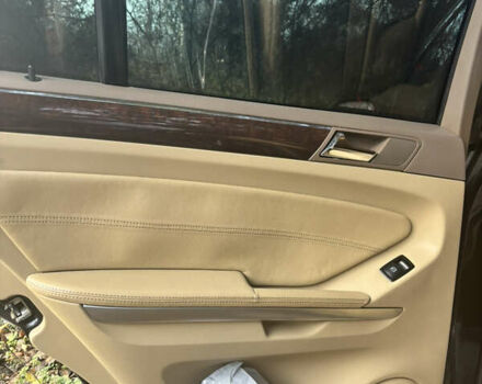 Черный Мерседес М-Класс, объемом двигателя 6.3 л и пробегом 148 тыс. км за 12500 $, фото 12 на Automoto.ua