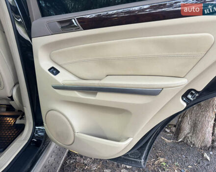 Черный Мерседес М-Класс, объемом двигателя 6.3 л и пробегом 148 тыс. км за 12500 $, фото 21 на Automoto.ua