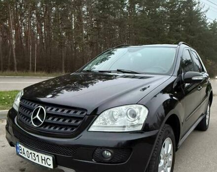 Черный Мерседес М-Класс, объемом двигателя 2.99 л и пробегом 396 тыс. км за 12000 $, фото 4 на Automoto.ua