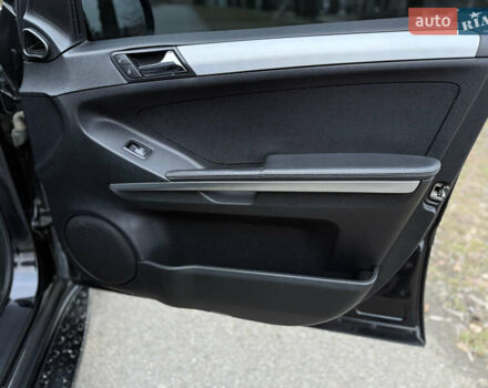 Черный Мерседес М-Класс, объемом двигателя 3 л и пробегом 275 тыс. км за 7900 $, фото 79 на Automoto.ua