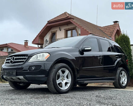 Черный Мерседес М-Класс, объемом двигателя 3.5 л и пробегом 236 тыс. км за 7700 $, фото 3 на Automoto.ua