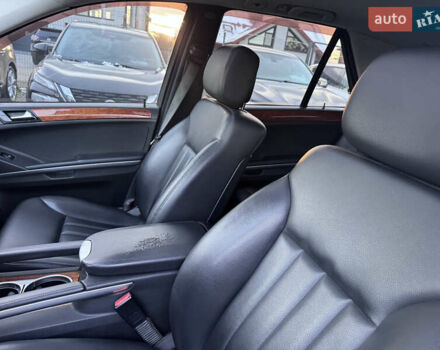 Чорний Мерседес М-Клас, об'ємом двигуна 2.99 л та пробігом 378 тис. км за 9999 $, фото 29 на Automoto.ua