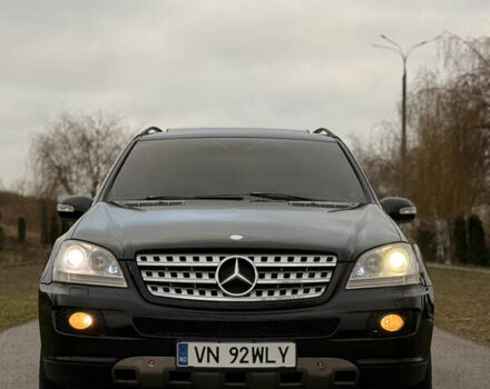 Черный Мерседес М-Класс, объемом двигателя 3 л и пробегом 275 тыс. км за 7900 $, фото 3 на Automoto.ua