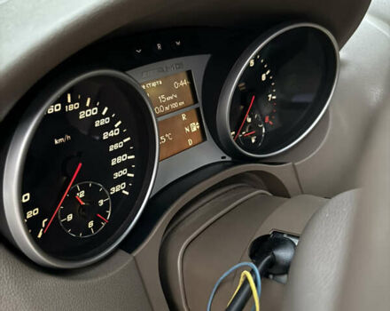 Черный Мерседес М-Класс, объемом двигателя 6.21 л и пробегом 283 тыс. км за 8600 $, фото 6 на Automoto.ua