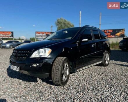 Черный Мерседес М-Класс, объемом двигателя 5.5 л и пробегом 200 тыс. км за 8999 $, фото 1 на Automoto.ua