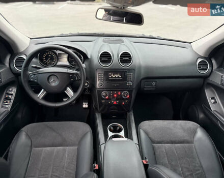 Чорний Мерседес М-Клас, об'ємом двигуна 2.99 л та пробігом 373 тис. км за 10800 $, фото 43 на Automoto.ua