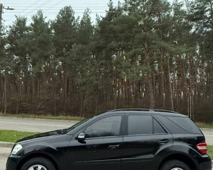 Черный Мерседес М-Класс, объемом двигателя 2.99 л и пробегом 396 тыс. км за 12000 $, фото 7 на Automoto.ua