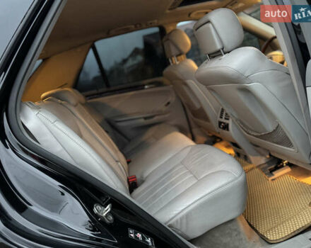 Черный Мерседес М-Класс, объемом двигателя 3.5 л и пробегом 236 тыс. км за 7700 $, фото 12 на Automoto.ua