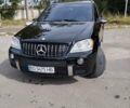 Черный Мерседес М-Класс, объемом двигателя 5.5 л и пробегом 236 тыс. км за 11500 $, фото 1 на Automoto.ua
